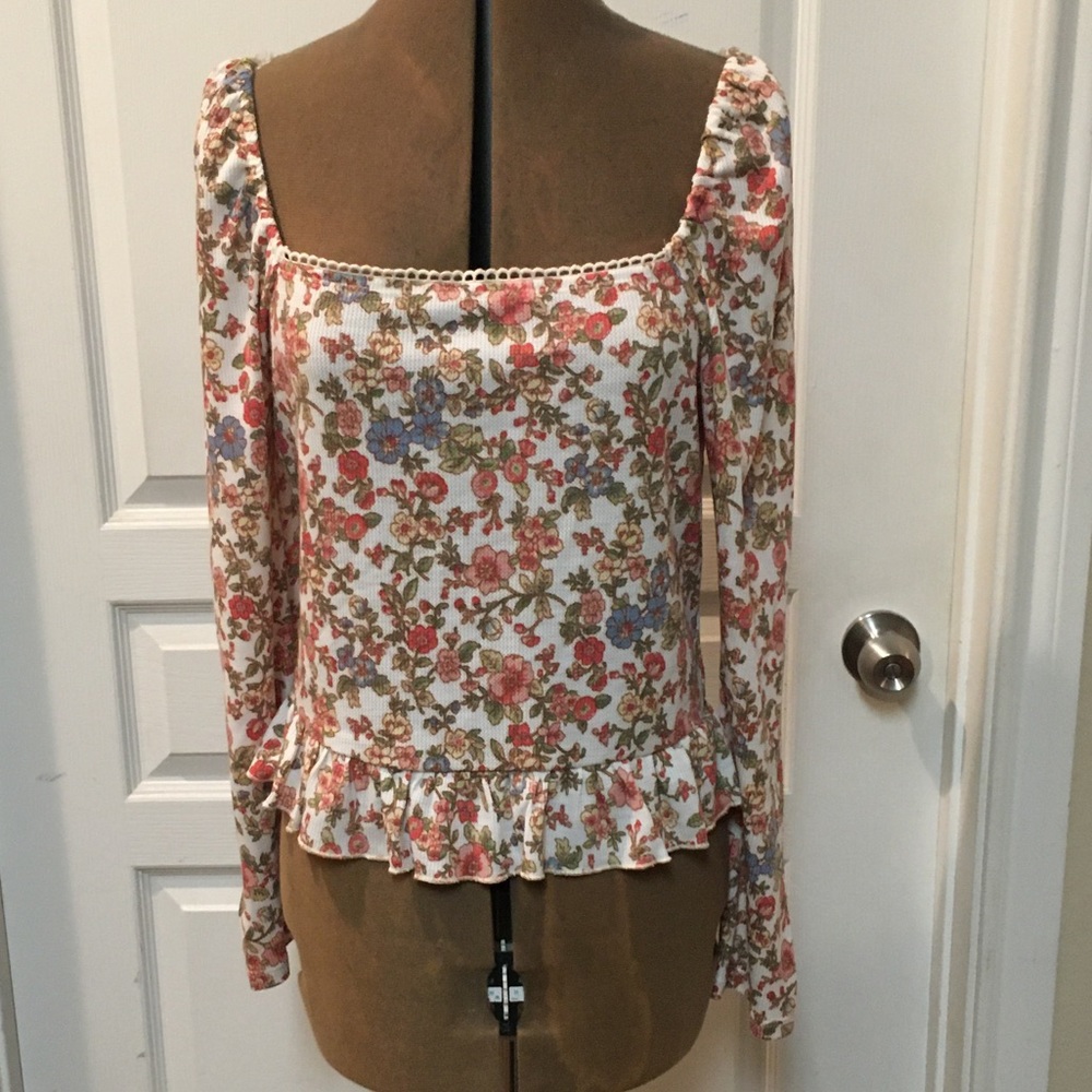NWT Adorable Floral Top